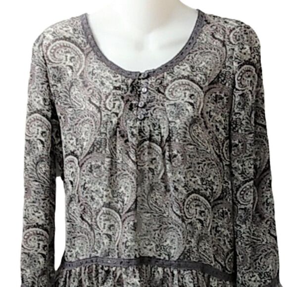 Charming Charlie Women's Sheer Gray Paisley Long Bell Sleeve Peplum Blouse Small - Picture 2 of 10